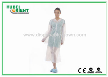 Disposable White Waterproof PE Visitor Coat With Snaps And Long Sleeves for factory use